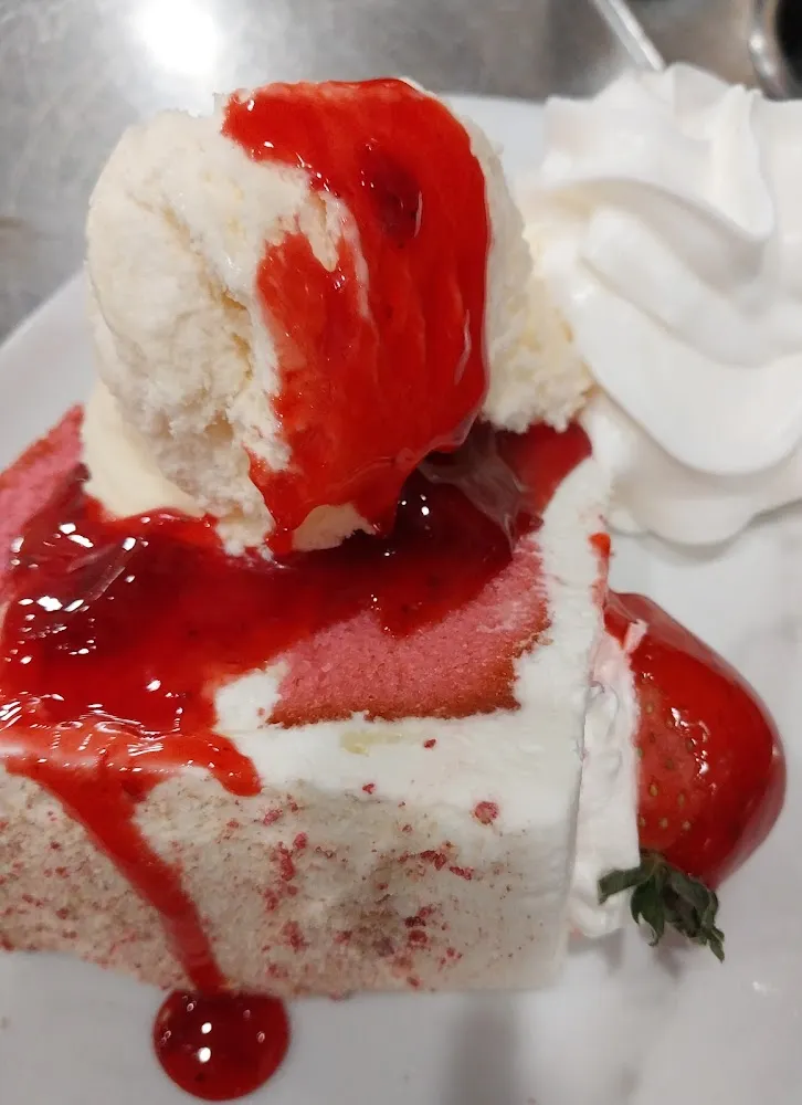 Strawberry Crunch Cake